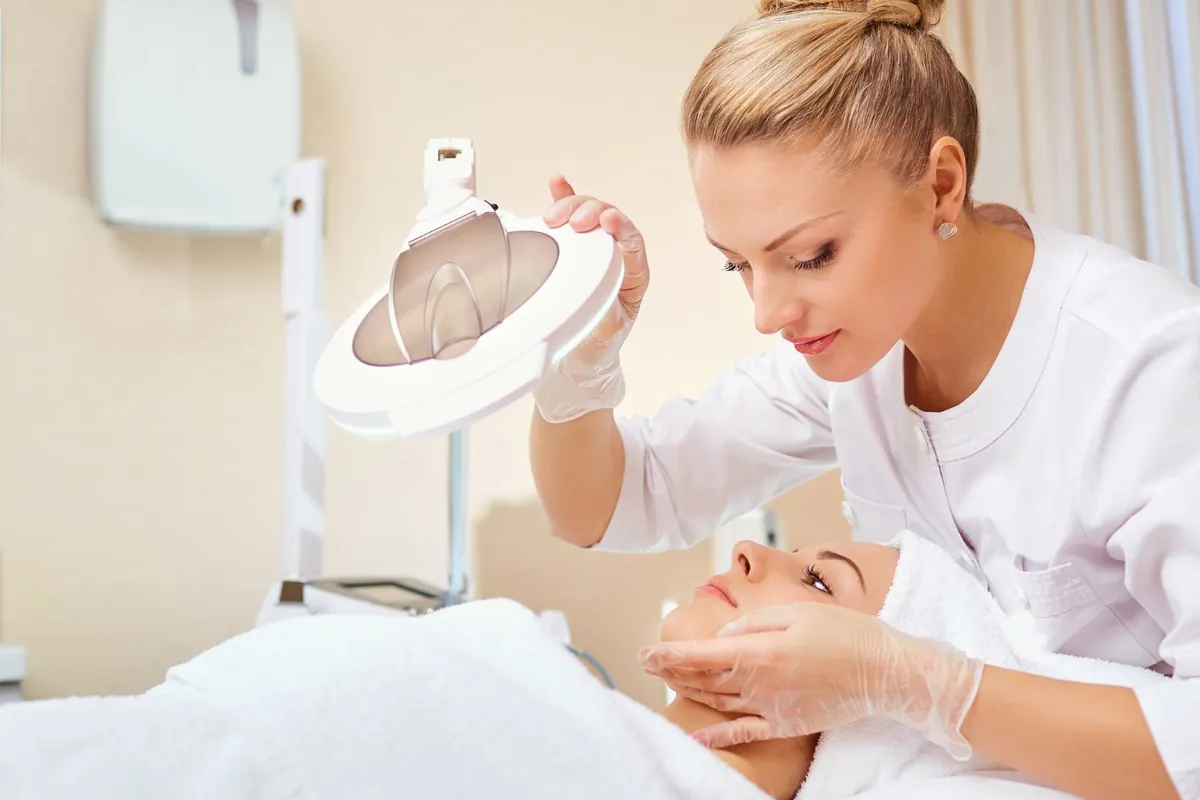 Tecnología anti-aging: equipos clave para clínicas estéticas